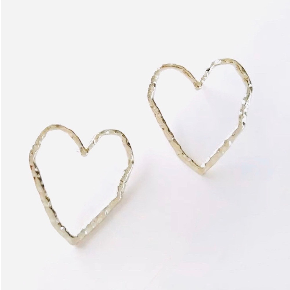 🍒3/$30 New Silver Hammered Open Heart Earrings - Picture 2 of 2